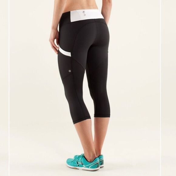 Lululemon Run: Mod Moves Crop Legging 10 - Picture 3 of 9